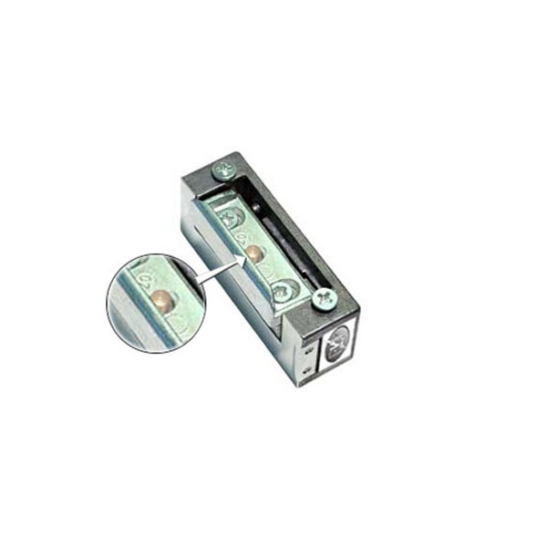 R4-12.30--Elektrozaczep symetryczny R4-12.30 wyposażony jest w dodatkową funkcję pamięci, która pozwala na sterowanie elektrozaczepem przez podanie krótkiego impulsu napięciowego, po ustaniu którego stan otwarcia zaczepu podtrzymywany jest mechanicznie, aż do 