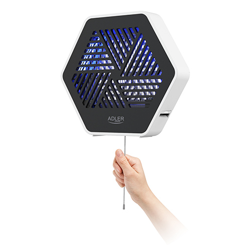 AD 7939--Lampa owadobójcza AD 7939 to nowoczesne urządzenie kompleksowo rozwiązujące problem natrętnych owadów w naszym otoczeniu, urządzenie zwabia owady światłem UV, razi je wysokim napięciem prądu i przechowuje martwe insekty do czasu opróżnienia wyjmowane