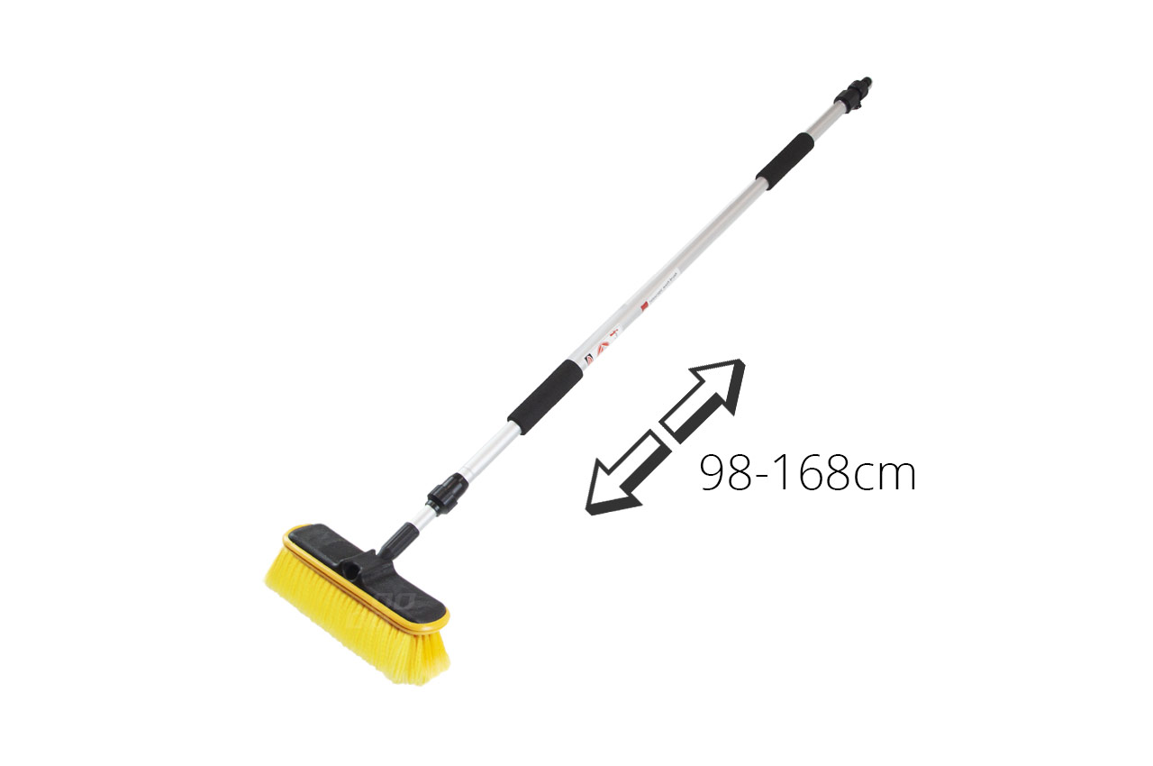 AMI-01045--Solidna szczotka teleskpopowa z aluminiowym trzonkiem o regulowanej długości od 98 do 168cm. Szczotka wykonana z miękkich włókien nie niszczących powłoki lakieru. Trzonek posada piankowe uchwyty, szybkozłączkę do podłączenia węża z wodą oraz zawór pr