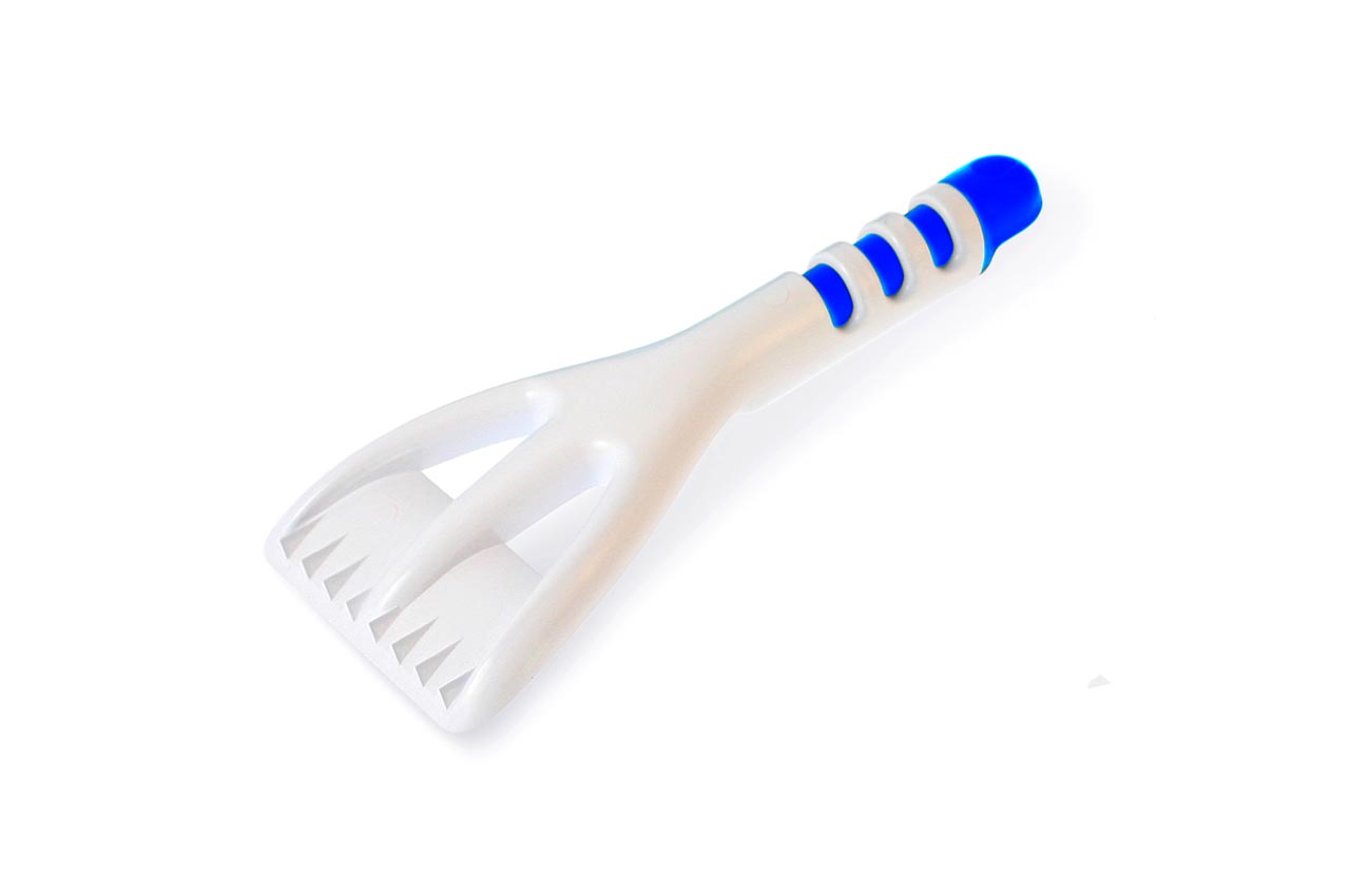 AMI-01461--Świetna i doskonale wykonana skrobaczka wyposażona w przyjemny uchwyt . Wysokiej jakości tworzywo zapewnia długą trwałość. Powierzchnie są bezpieczne dla wrażliwych i delikatnych szyb, nie pozostawiają na nich zarysowań i innych uszkodzeń. To proste 