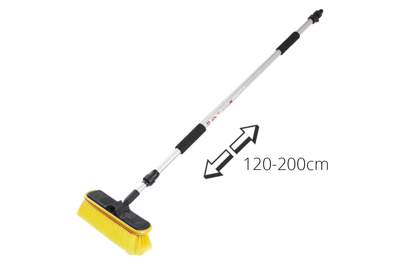 AMI-01745--Solidna szczotka teleskpopowa z aluminiowym trzonkiem o regulowanej długości od 120 do 200cm. Szczotka wykonana z miękkich włókien nie niszczących powłoki lakieru. Trzonek posada piankowe uchwyty, szybkozłączkę do podłączenia węża z wodą oraz zawór p