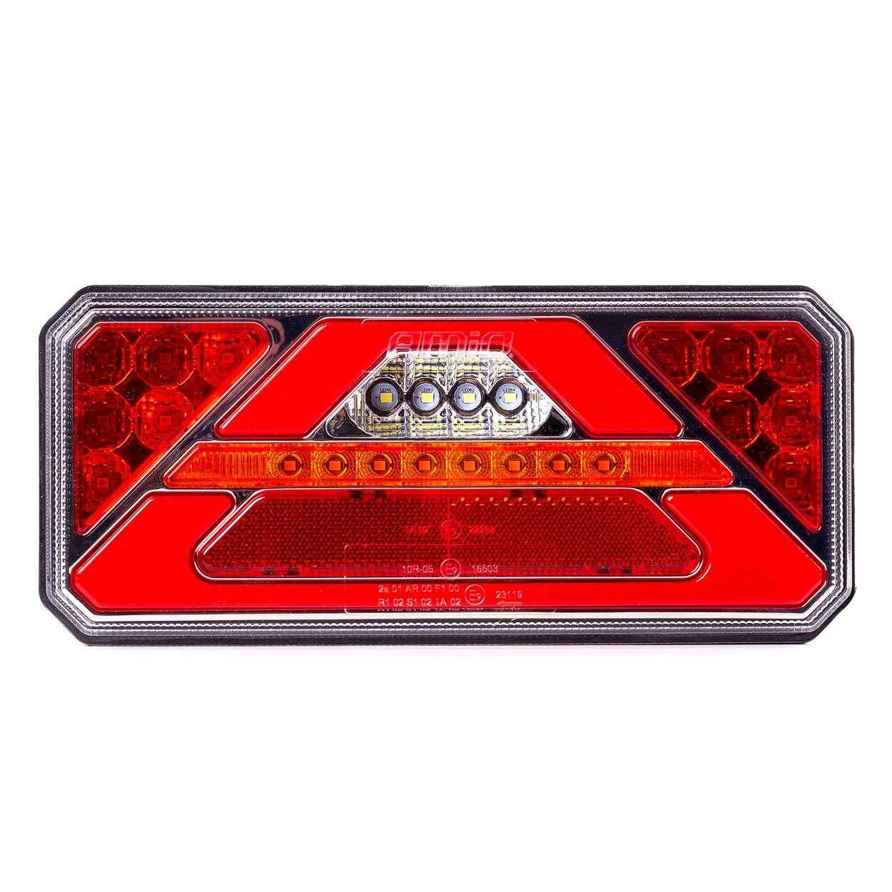 AMI-02364--To nowoczesna diodowa lampa zespolona tylna o charakterystycznym kształcie światła pozycyjnego i dynamicznym kierunkowskazie. Led?owe moduły światła pozycyjnego wykonane są ze specjalnego tworzywa dzięki któremu nie widać poszczególnych punktów świet