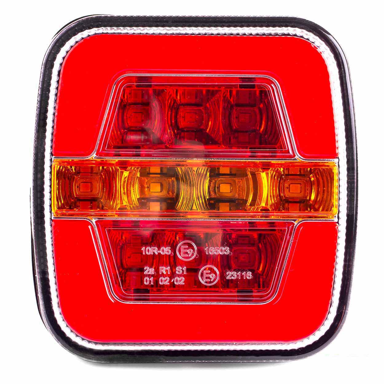 AMI-02370--Lampa tylna zespolona LED prawa/lewa Funkcje/światła: pozycyjne, stop, kierunkowskaz, oświetlenie tablicy rejestracyjnej Homologacja ECE E9 R10 Napięcie: 10-30V DC Wodoodporność IP 67 Wymiary: 108x102x46 mm LAMPY SPRZEDAWANE SĄ NA SZTUKI - PODANA CEN