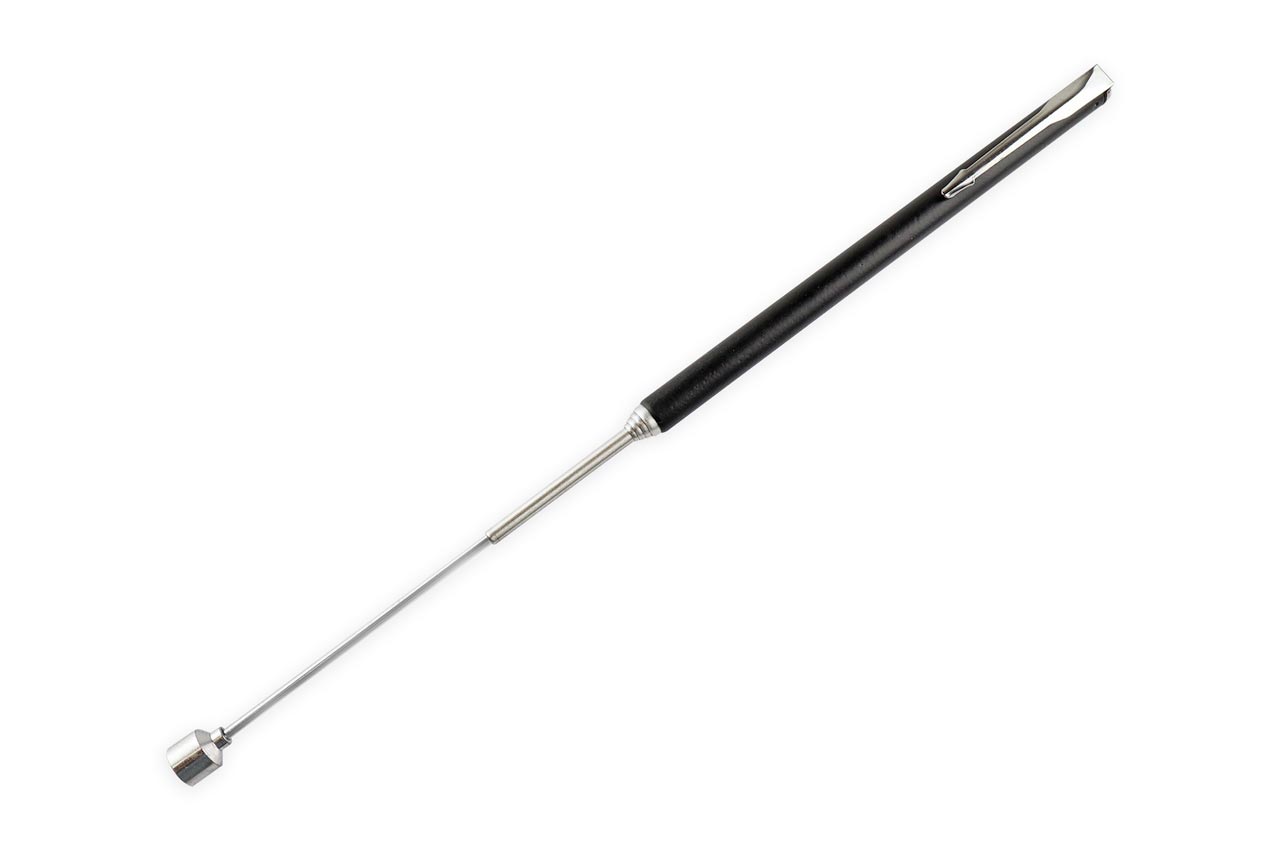 AMI-02521--Teleskopowy długopis o maksymalnej długości 64 cm zakończony magnesem, przeznaczony jest do unoszenia metalowych przedmiotów tj. śrubki, nakrętki, podkładki z trudno dostępnych miejsc. SPECYFIKACJA: Długość: 120-640mm Waga: 28g