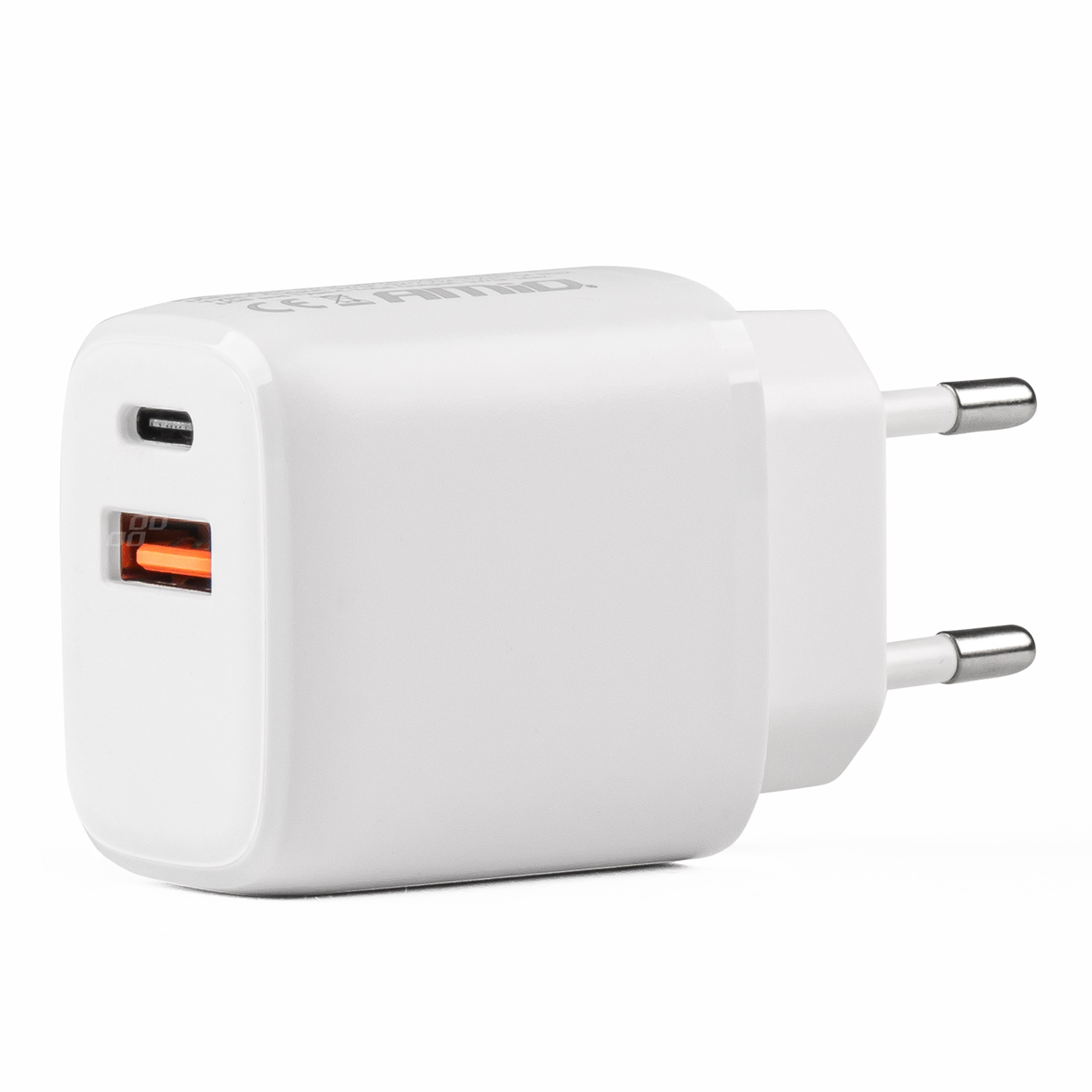 AMI-02935--Inteligentna i bezpieczna ładowarka sieciowa ze wsparciem dla szybkiego ładowania Power Delivery 20 W. Kompaktowy gadżet wyposażony w dwa porty : USB-C i USB-A. Doskonała do ładowania energii urządzeń mobilnych takich jak smartfony, tablety czy nawet