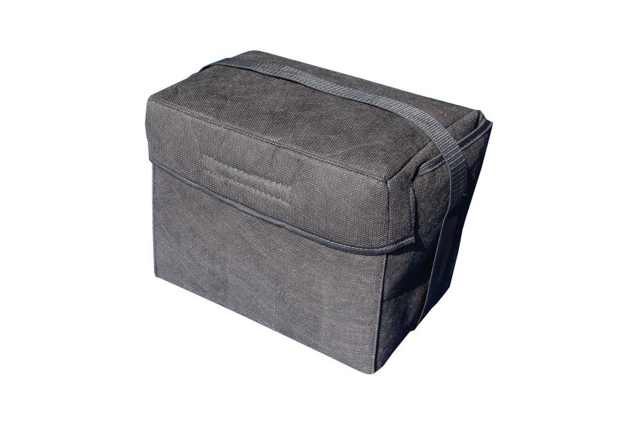 AMI-CC42190--WYMIARY (DŁ. x WYS. x SZER.) 36x20x18cm - pasuje do akumulatorów powyżej 75Ah Pokrowce wykonane są z warstwy materiału o podwyższonej odporności chemicznej z dodatkową warstwą termoizolacyjną, która zapobiega szybkiemu spadkowi temperatury elektrolit