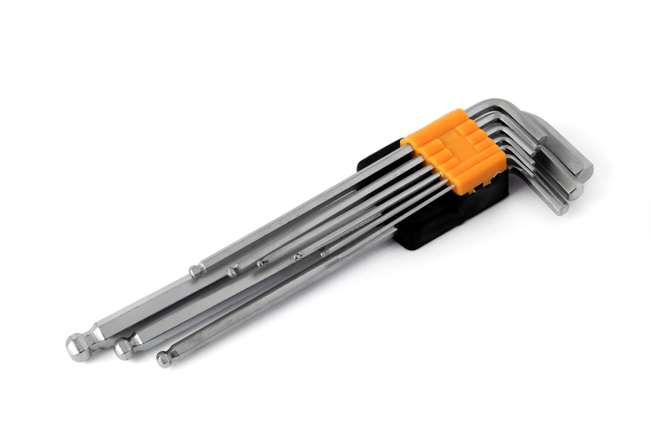 AMI-01721--Zestaw sześciokątnych imbusów z kulką na dłuższym końcu o dł. 230mm obustronnych idealnych do pracy w trudno dostępnych miejscach . Charakterystyka: Zapakowany w praktyczny organizer z przegródkami, który ułatwia wyszukanie odpowiedniego imbusa. Kluc