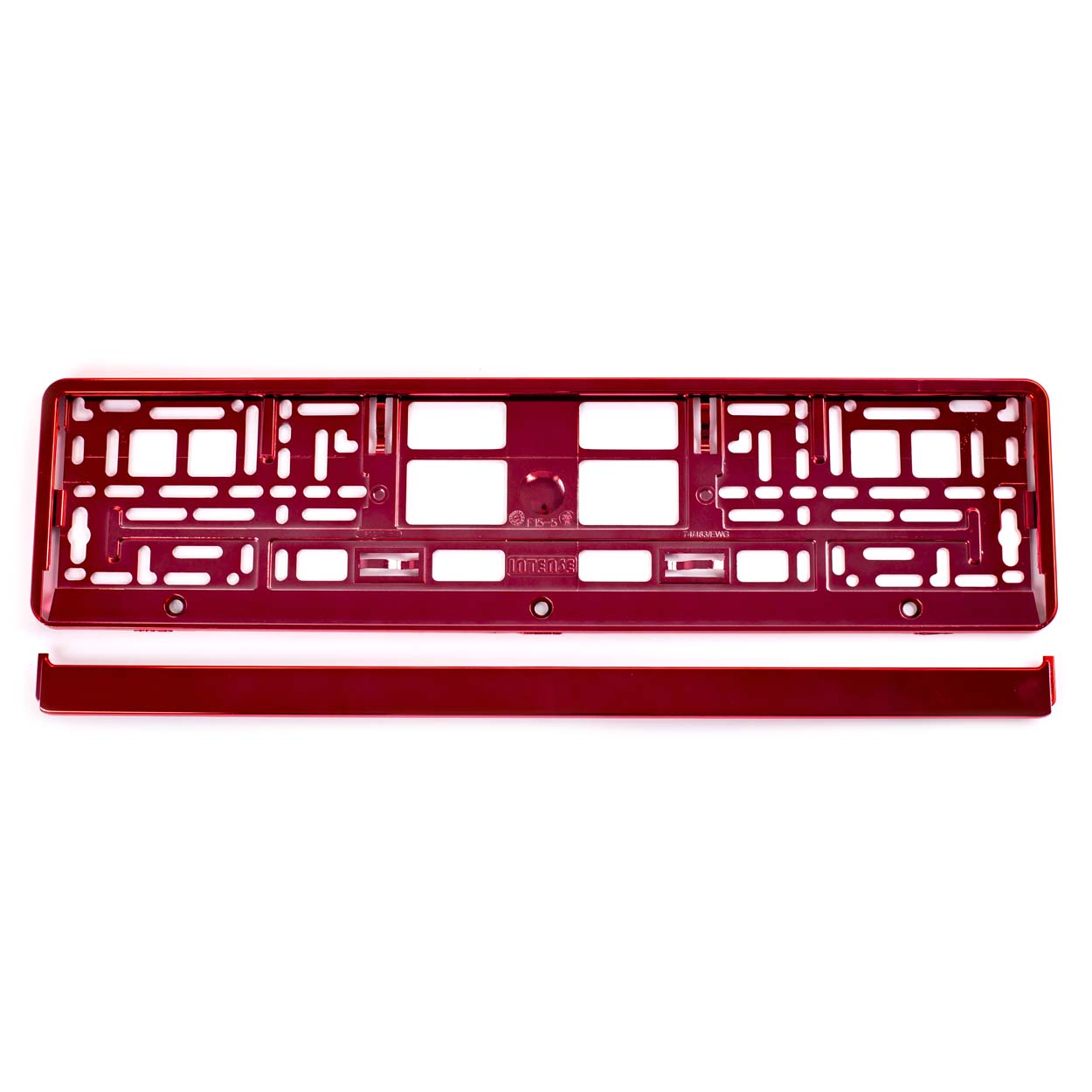 AMI-71457/01170C--Ramka tablicy rejestracyjnej metalizowana kolor czerwony. Świetnie wykonana ramka do montażu tablicy rejestracyjnej pojazdu posiadająca wszystkie wymagane atesty. Najwyższej jakości tworzywo jest bardzo elastyczne, niełamliwe podczas montażu, odporne