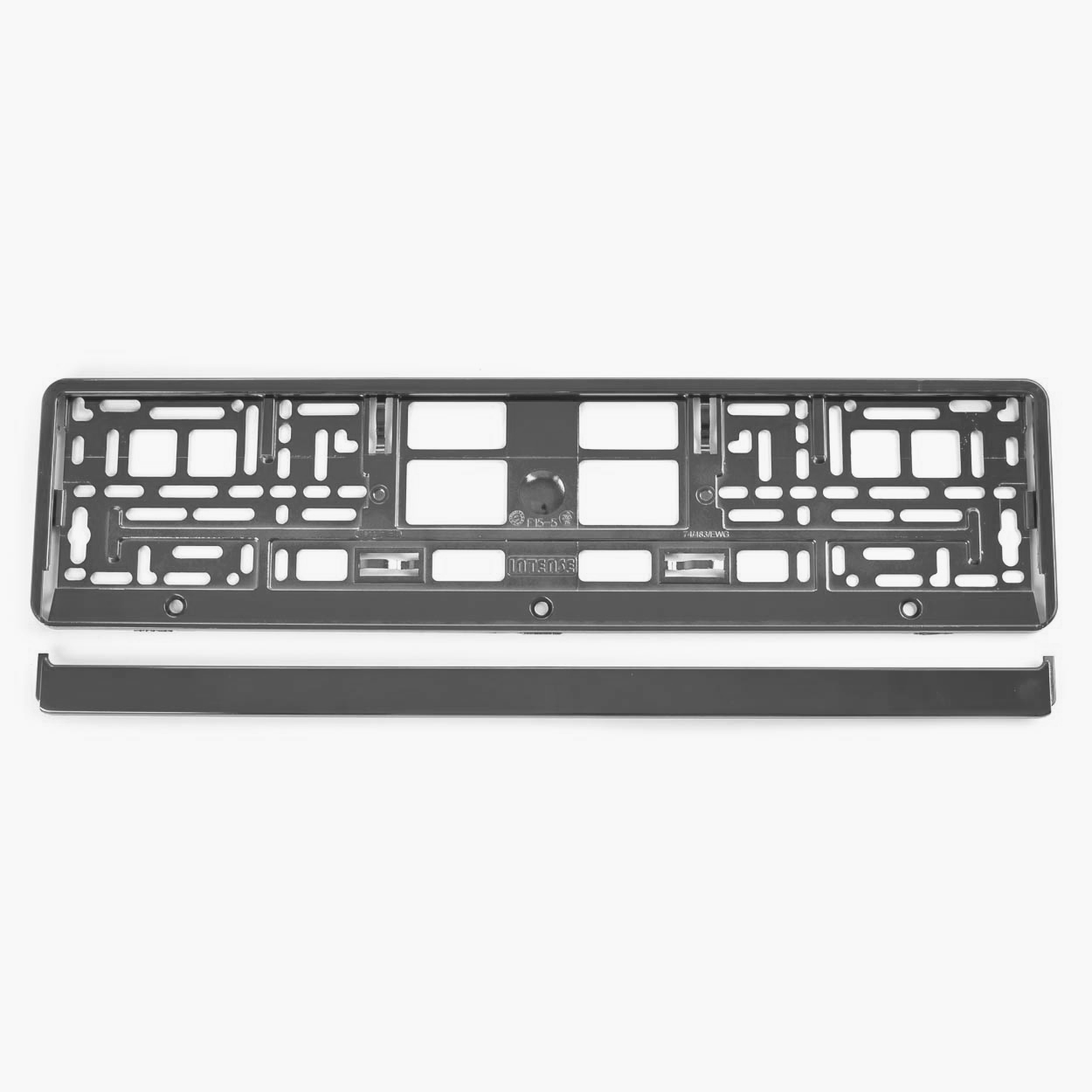 AMI-71457/01170GR--Ramka tablicy rejestracyjnej metalizowana kolor grafitowy. Świetnie wykonana ramka do montażu tablicy rejestracyjnej pojazdu posiadająca wszystkie wymagane atesty. Najwyższej jakości tworzywo jest bardzo elastyczne, niełamliwe podczas montażu, odporn