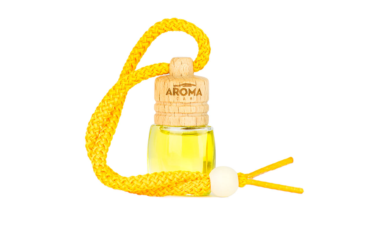 AMI-A63107--Drewniany korek i szklana butelka z zamkniętą w jej wnętrzu kompozycją zapachową. Pachnąca ozdoba, która umieszczona na lusterku wstecznym w subtelny sposób podkreśli wyjątkowość każdego samochodu. Innowacyjne opakowanie sprawia iż jest on jeszcze ba