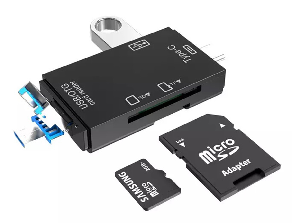 AK180B--Uniwersalny czytnik kart pamięci podłączany do komputera za pomocą wbudowanego portu USB. Czytnik umożliwia podłączenie do portu USB typu micro-USB albo USB-C bez wykorzystywania dodatkowych adapter&amp;oacute;w! Umożliwia odczyt kart z prędkości