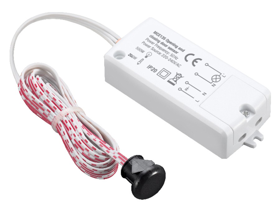 CEN-41931--Dzięki zastosowaniu czujnika krótkiego dystansu można sterować oświetleniem poprzez zamykanie i otwieranie drzwi.Czujnik ruchu PIR MCE135 przeznaczony do automatycznego sterowania oświetlania poprzez sensor, który poprzez otwarcie drzwi włącza światł