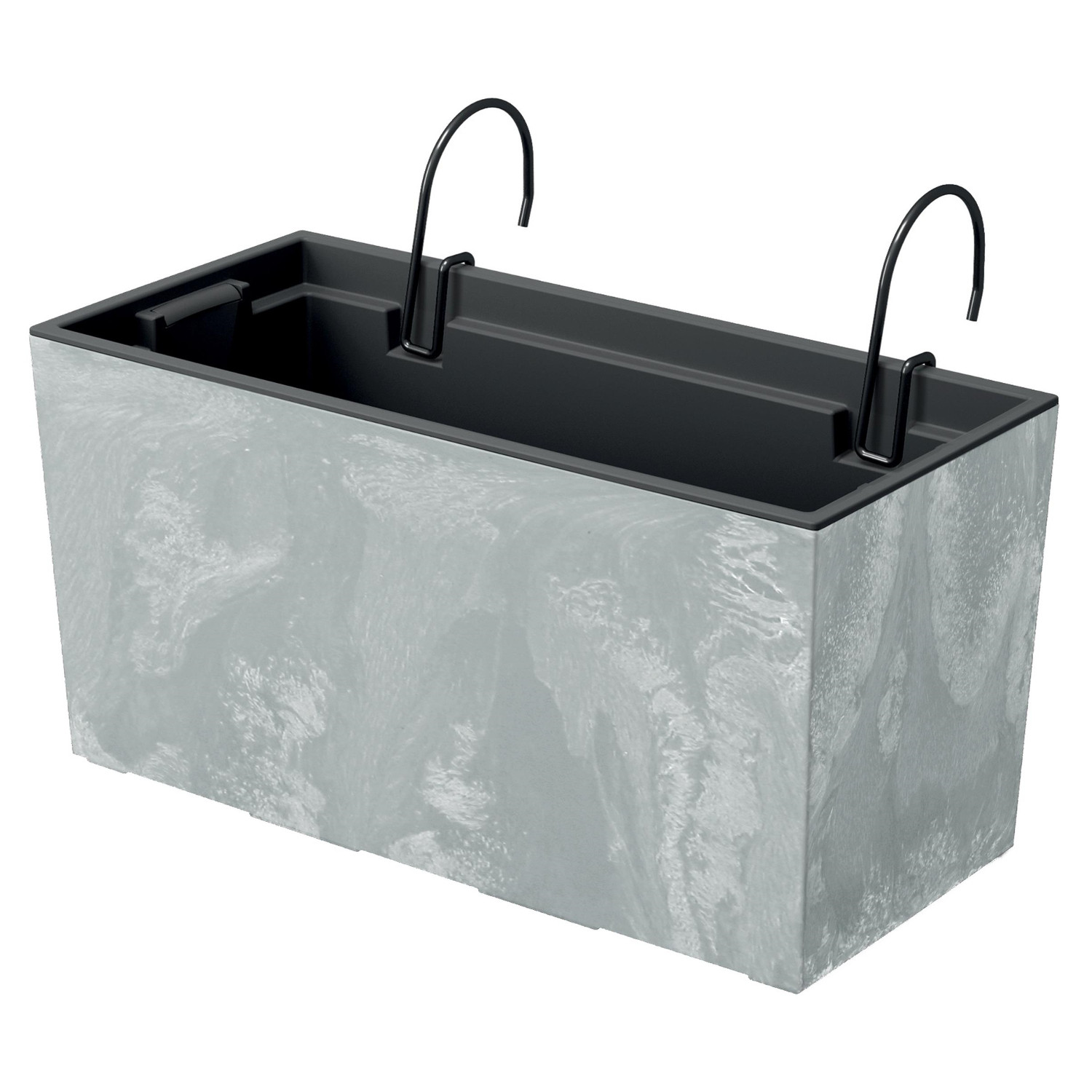 CEN-78025--Dekoracyjna skrzynka balkonowa o prostych, eleganckich kształtach i powierzchni imitującej produkt wykonany z betonu. Wyposażona w haki umożliwiające powieszenie jej na poręczy. Będzie mocnym akcentem przy aranżacji przestrzeni balkonu.Skrzynka zosta