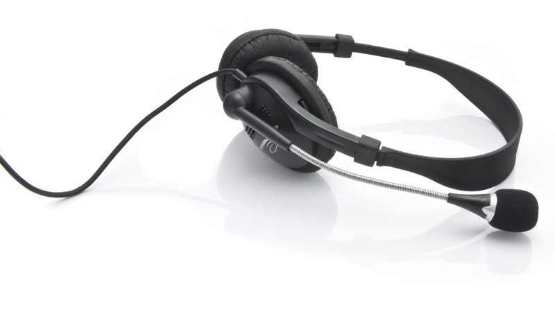 ESP-EH115--EH115 Słuchawki z mikrofonem Presto EsperanzaStereofoniczne słuchawki z mikrofonem i umieszczona na kablu regulacją głośności. Mikrofon jest zamocowany na bardzo elastycznym, otoczonym metalową osnową pałąku. Zapewnia to łatwość dostosowania położeni