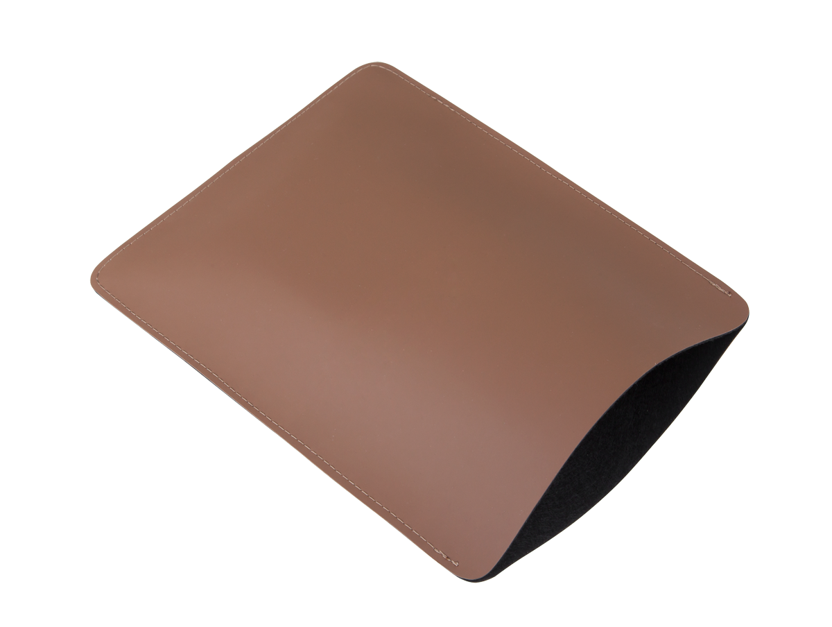 LEC-KOM0411--Elegancki pokrowiec dedykowany do tabletów o rozmiarze do 9,7&amp;quot;. Etui wykonane jest z wysokiej jakości ekoskóry, wykończone mocnymi szwami. Wnętrze pokrowca wyściełane jest miękkim materiałem.Wymiary wewnętrzne: 19 x 25,5 cm