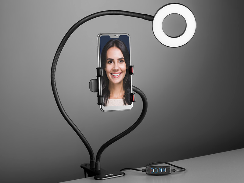 TRAOSW46827--Tracer Ring - lampa LED do selfie z uchwytem na telefonOdkryj nową jakość nagrań korzystając z doświetlenia lampą LED. Lampa pierścieniowa Tracer Ring pozwala uzyskać wyjątkowy rodzaj światła ciągłego, który równomiernie oświetla fotografowany lub fi
