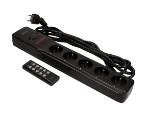 OR-AE-13132--Przedłużacz sterowany radiowo za pomocą pilota przeznaczony do bezprzewodowego, niezależnego włączania i wyłączania do pięciu podłączonych urządzeń elektrycznych. Posiada pięć gniazd sieciowych z uziemieniem i przesłonami torów prądowych, półautomaty