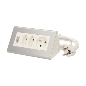 OR-AE-1327--Przedłużacz biurkowy z podświetlanym wyłącznikiem ON/OFF. Urządzenie posiada trzy gniazda sieciowe z przesłonami torów prądowych oraz przewód o długości 1,5 m.