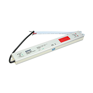 OR-ZL-1608--Zasilacz przeznaczony do systemów oświetleniowych LED, m.in. pojedynczych diod, listew, taśm LED, żarówek, modułów, węży lub neonów, wyposażony w uchwyty pozwalające na przymocowanie do ściany lub sufitu. Charakteryzuje się wodoodporną (IP67), szczel