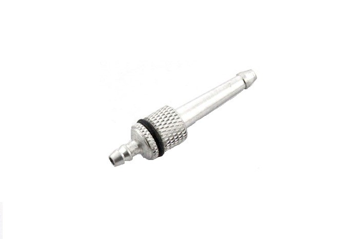 QM/111--Aluminiowy wlew paliwa z wbudowanym fitrem, wyprodukowany przez firmę Q-Model.