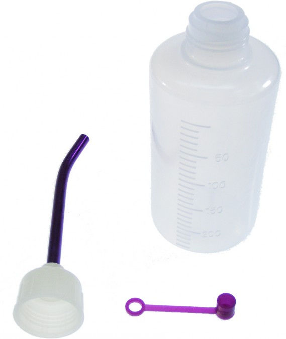 QM/099--Zbiornik - butelka do tankowania modeli samochodów, o pojemności 250 ml.