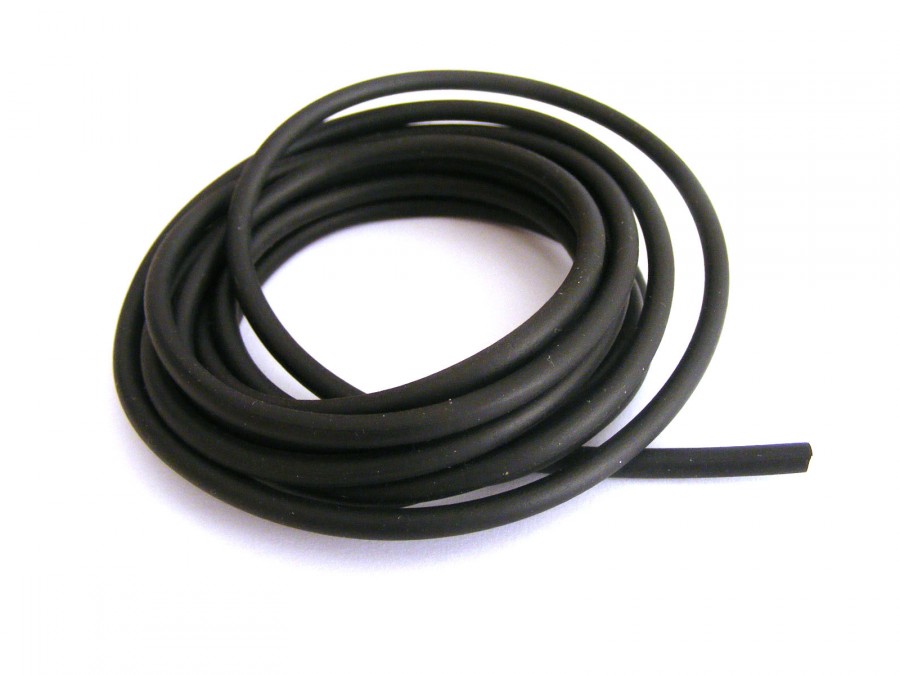 MJ/84020--Gumowa osłona (przewód silikonowy z nacięciem na całej długości) nakładana na krawędź wyprodukowana przez czeskiego producenta wysokiej jakości akcesoriów modelarskich, firmę MP-JET.