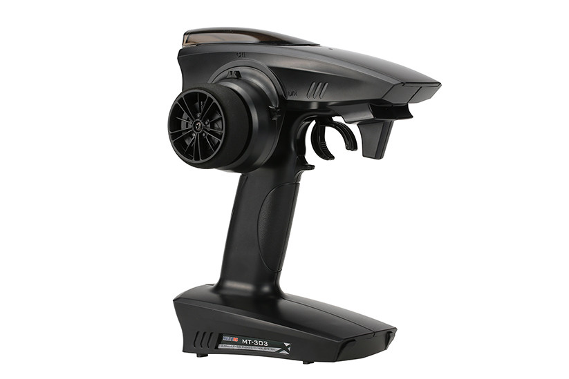 HI/MT-303--3-kanałowe radio pistoletowe od renomowanego producenta Himoto z niezawodną częstotliwością 2,4GHz w atrakcyjnej cenie. Jest to radio idealne dla początkujących oraz do użytku z prostymi do obsługi modelami samochodów RC. Radio zasilane jest 4 bateri