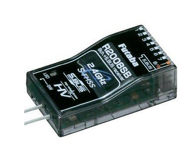 FB/R2008SB--Kompaktowy, 8-kanałowy odbiornik przeznaczony do współpracy z nadajnikami 2.4GHz FHSS i S-FHSS firmy Futaba. Prezentowany odbiornik posiada tryb High Response dla serwomechanizmów cyfrowych. Ustawienia Fail Safe dostępne są dla wszystkich kanałów. Od