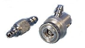 MJ/4048--Jednokierunkowy, aluminiowy zawór do tankowania benzyny w modelach spalinowych. Ulepszona wersja Mk2 posiadająca na króćcu do tankowania specjalny bagnet zabezpieczający przed przypadkowym przerwaniem połączenia. Polecany do modeli z większymi zbiorn