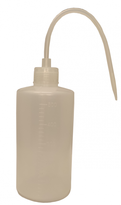 QM/98--Zbiornik - butelka do tankowania modeli samochodów, o pojemności 500 ml.