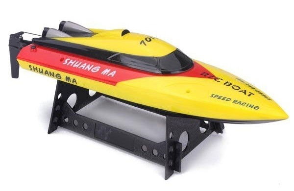 DH/7011-YEL--Kolejny produkt spod szyldu firmy Double Horse - model 7011 to łódź motorowa mierzącą 35cm długości.Model jest zwrotny i szybki dzięki zamontowanemu silnikowi, który pozwala rozpędzić go do nawet 30km/h! Motorówkę wykonano z wysokiej jakości materiał