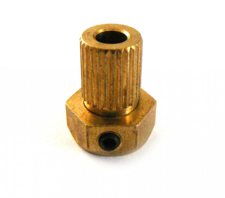 GPX/038-04409--Element mosiężny kardanu marki GPX 4mm długość: 15,6mmśrednica części okrągłej: 8mmśrednica kołnierza: 11 mm (mierząc od równoległych boków sześciokąta)  Cena za 1szt.