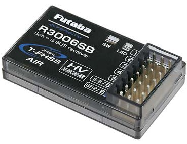 FB/R3006SB--Odbiornik Futaba R3006SB oferujący obsługę do 18 kanałów w paśmie 2.4GHz, wraz z modulacją T-FHSS dla szerokiej gamy modeli RC. Urządzenie może zostać skonfigurowane w jednym z dwóch trybów. Tryb A oferuje w 6 gnieździe tryb PWM, natomiast tryb B to 