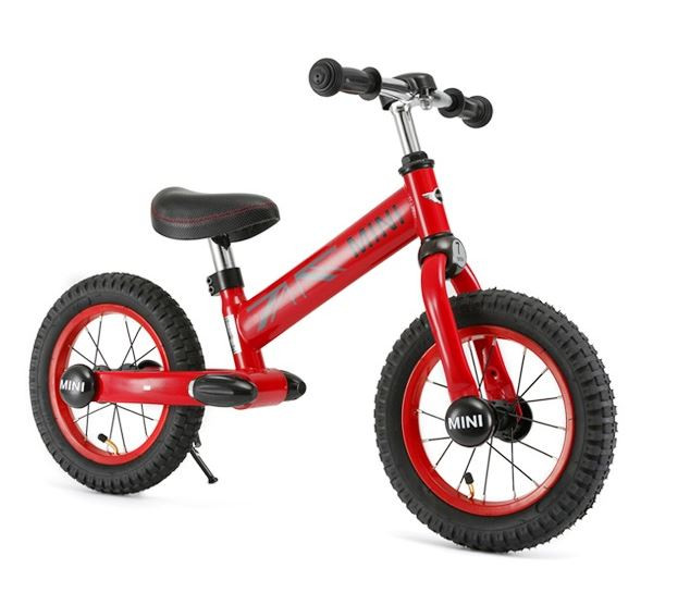 RAS/RSZ1204MB-RED--Prezentujemy rowerek biegowy przeznaczony dla najmłodszych. Pojazd jest sygnowany logiem MINI. Rower jest dwukołowy, a więc przeznaczony dla dzieci, które miały już jakąś styczność z takimi maszynkami. W bardzo dużym stopniu rozwija zmysł równowagi u