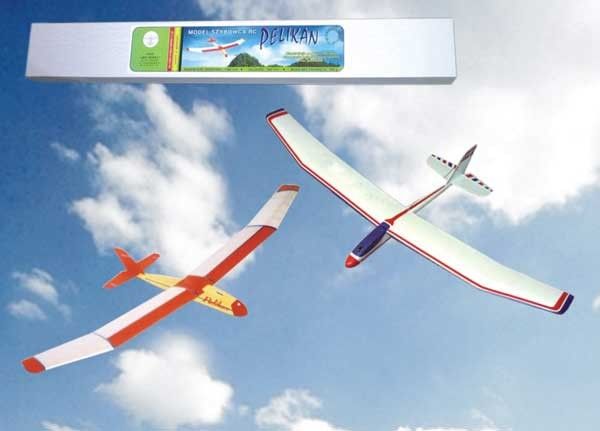 HM/20110--Bardzo prosty w samodzielnym montażu model szkolny szybowca PELIKAN firmy Art-Model. Model wykonujemy z balsy, sklejki i elementów sosnowych zawartych w zestawie . Konstrukcja kadłuba jest skrzynkowa a konstrukcja skrzydeł żeberkowa. Model dodatkowo 