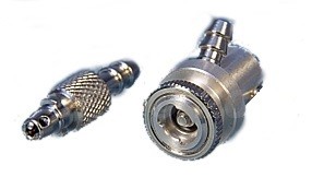 MJ/4047--Aluminiowy, jednokierunkowy zawór tankujący z zatrzaskiem "balonikowym" to czysty i szybki sposób tankowania paliwa za pomocą trzeciego przewodu zbiornika, bez konieczności zdejmowania przewodu z gaźnika.Wersja większa, polecana dla modeli 