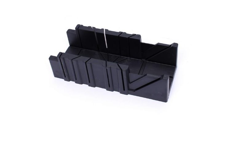 23303--Skrzynka uciosowa plastikowa maxi    3"