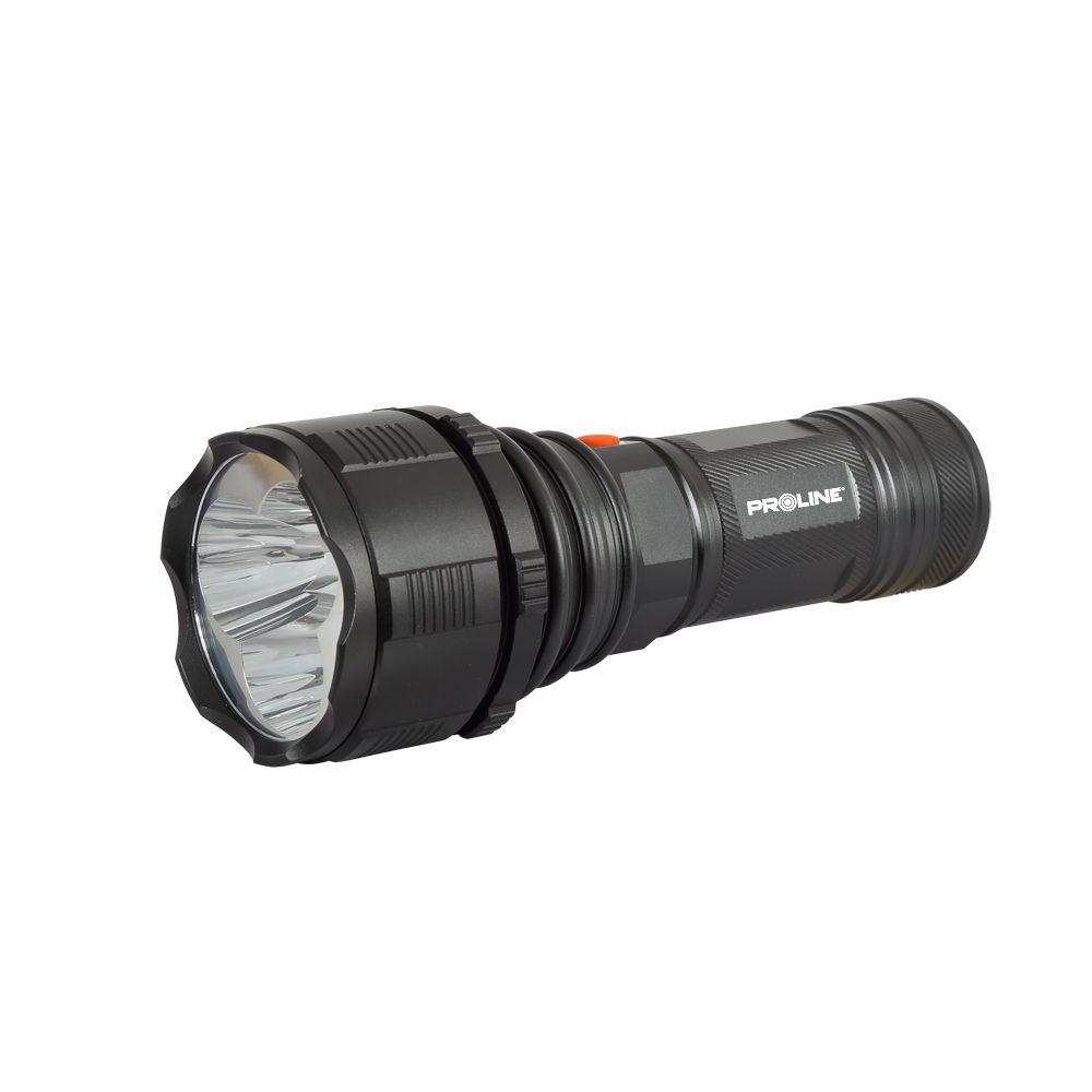 51037--Charakterystyka:Akumulatorowa latarka idealnie nadaję się do pracy w terenieLatarka wykonana jest ze stopu lekkiego aluminium lotniczego - najmocniejszego dostępnego aktualnie na rynkuWydajna dioda LED CREE U2 o wysokiej mocy - łączna moc 2700 lmGumo