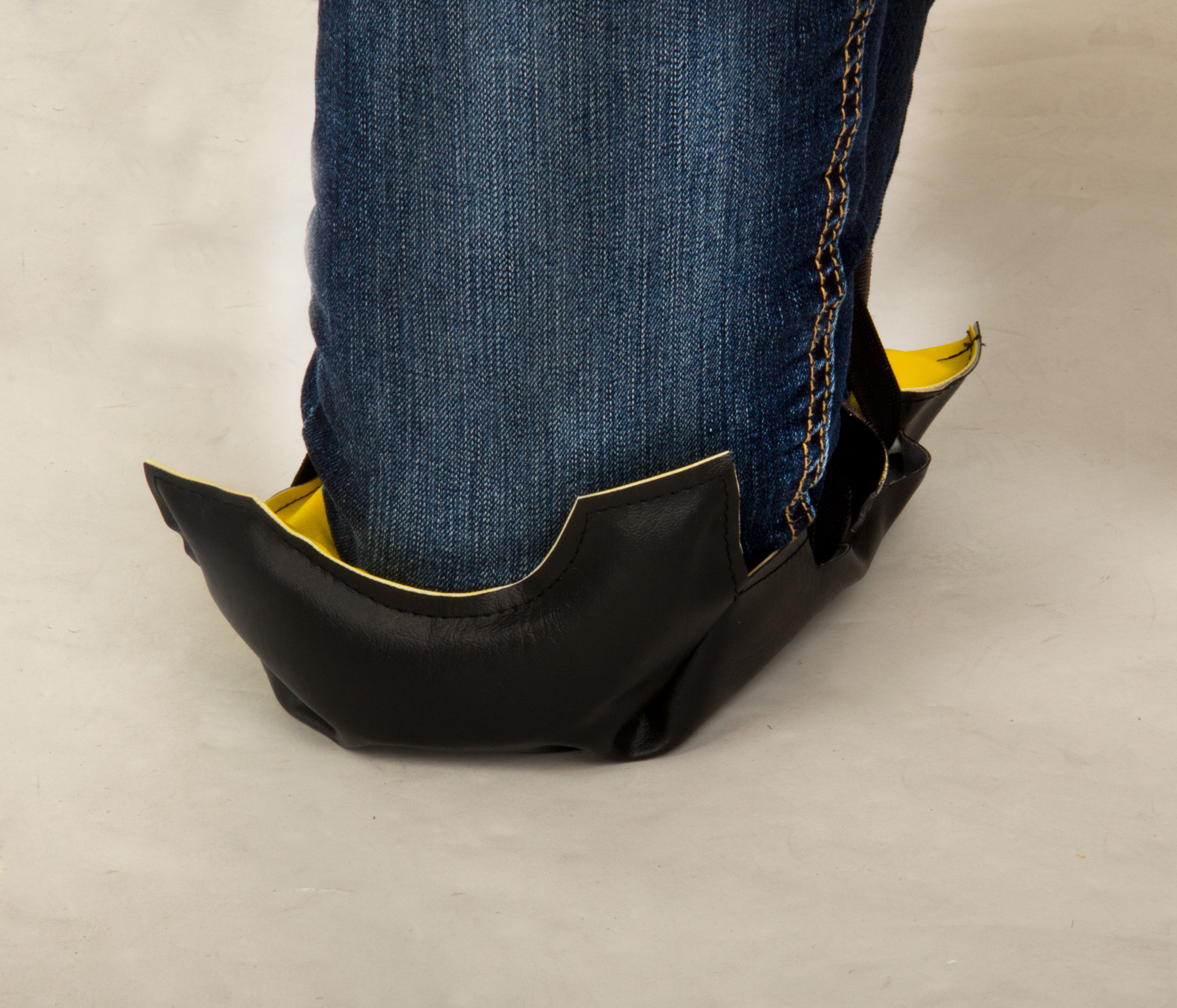 52302--52302 Ochraniacze staw&amp;oacute;w kolanowych z miękką ochroną, 2 zapięciaNakolanniki wykonano z 600 D POLYESTERWykonane z wodoodpornego materiałuElastyczne, zapewniające swobodę poruszania sięOdporne na ukruszenie i pękaniePosiadają zaczep na r