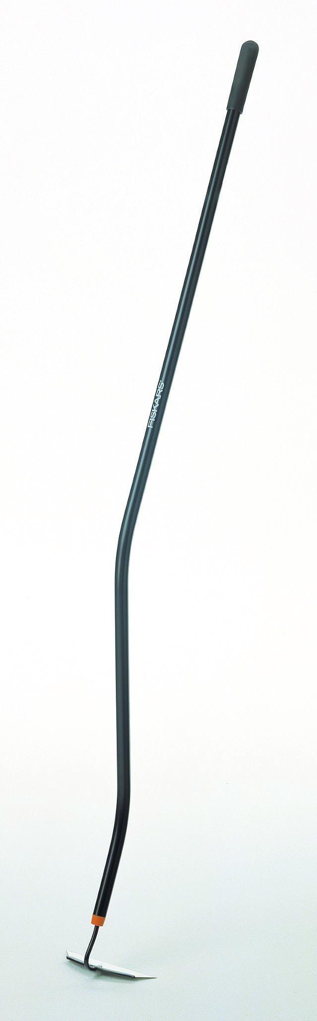 F1018609--Linia narzędzi ergonomicznych Fiskars gwarantuje prawidłową postawę podczas pracy. Nawet długotrwałe, monotonne wykonywanie jednej czynności nie powoduje zmęczenia. Wygięty pod kątem 40&amp;deg; trzonek minimalizuje napięcie mięśni plec&amp;o