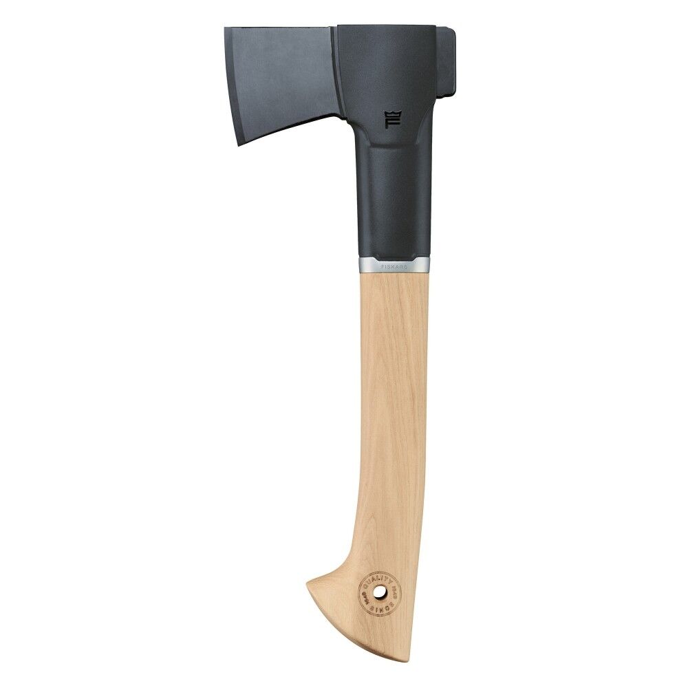 F1051142--Siekiera ciesielska N7 Norden dł.350mm 740g FISKARS F1051142Mała, uniwersalna siekiera przeznaczona do prac ciesielskich i leśnych, doskonale nadaje się na camping, do użytku podczas oboz&amp;oacute;w wędrownych i aktywnego wypoczynku. Podw&a