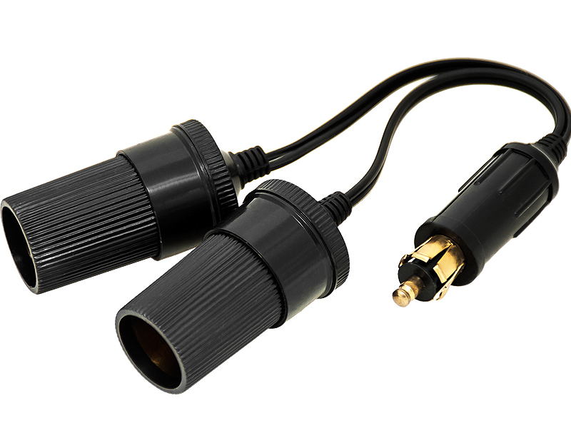 22-220#--Rozgałęziacz zapalniczki wtyk euro track&amp;nbsp; na 2 gniazda zapalniczkiWtyczka pasuje do standardowych gniazd euro truck 12mm w samochodach ciężarowych i osobowych oraz łodziach.Parametry techniczne:- napięcie: 12V/24V- średnica wtyczki: 12 m