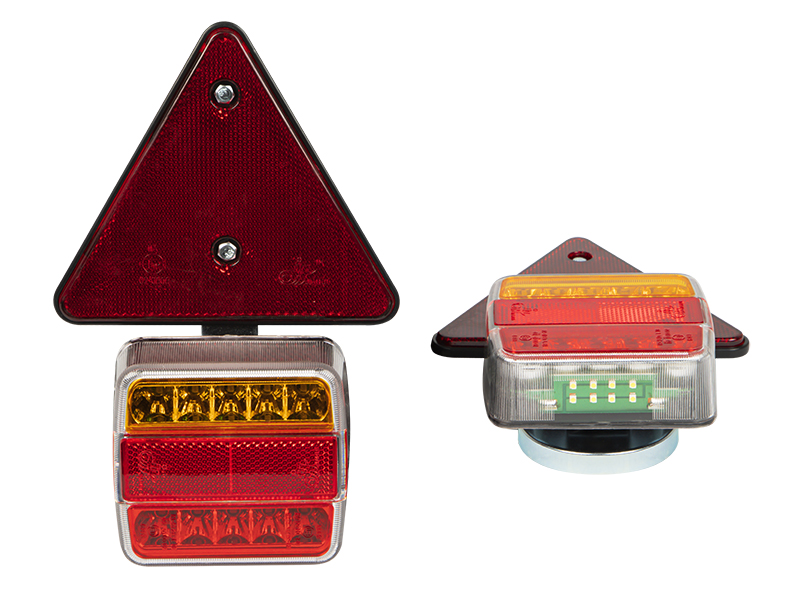 23-219#--Specyfikacja:Zastosowanie: UniwersalnaMateriał: PlastikDługość przewodu: 7.5mIlość diod LED (na 1 lampie): 18Wymiary lampy: 10,5 x 3,7 x 9,8 cmWymiary tr&amp;oacute;jkąta: 15,5 x 13 cmWtyczka zasilająca: 7pin&amp;nbsp;Funkcje lamp:Światła poz