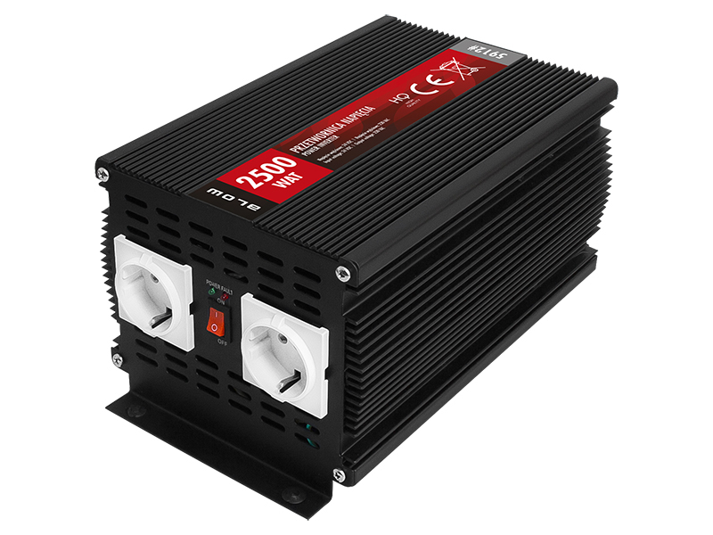 5912#--Elektroniczna przetwornica napięcia BLOW HRP-2500. Urządzenie przetwarza napięcie stałe 24V na napięcie przemienne 230V. Dzięki temu idealnie nadaje się do samochodu ciężarowego i innych pojazd&amp;oacute;w wyposażonych w instalację 24V. Doskonał