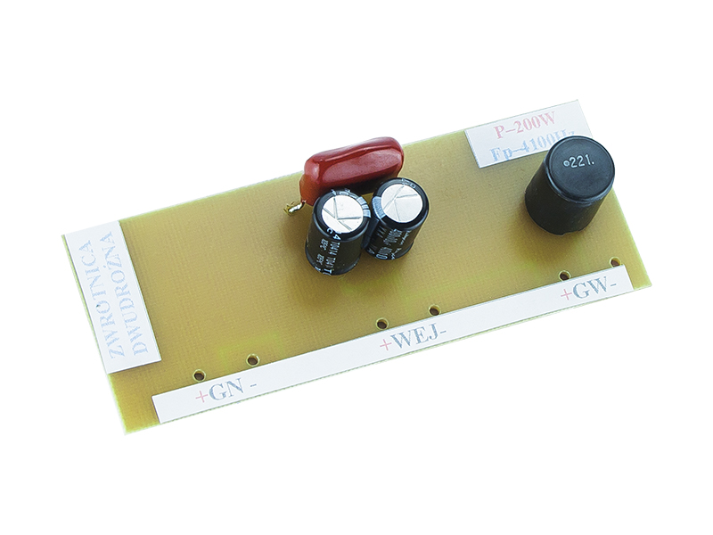 8824#               --Zwrotnica głośnikowa dwudrożna 4-8 &amp;nbsp;Ohm- Moc max.:&amp;nbsp;200 W- Punkt podziału częstotliwości: Fp 4100 Hz- Nachylenie zbocza:&amp;nbsp;12 dB