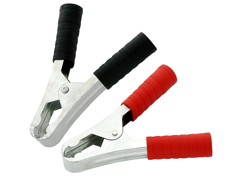 96-709#--Krokodylek elektrotechniczny&amp;nbsp;- prąd znamionowy: 100A- długość całkowita: 105mm- długość uchwytu: 48mm- izolowane zaciski: nie- maksymalne rozwarcie: około 30mm- materiał przewodzący: stal niklowanaZawartość opakowania:- 10 szt. krokodyle