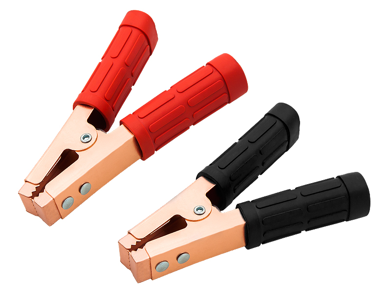 96-712#--Krokodylek elektrotechniczny duży&amp;nbsp;- prąd znamionowy: 500A- długość całkowita: 157mm- długość uchwytu: 83mm- izolowane zaciski: nie- maksymalne rozwarcie: około 27mm- materiał przewodzący: stal pokryta miedziąZawartość opakowania:- 1 szt.