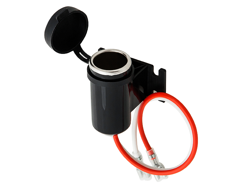 97-875#--Przeznaczone do samodzielnego montażu gniazdo zapalniczki samochodowej wyposażone w przewody z konektorami oraz hermetyczną klapką zabezpieczającą.&amp;nbsp;Specyfikacja:- Zabezpieczenie: hermetyczna klapka- Wejścia: 1 x gniazdo zapalniczki samoc