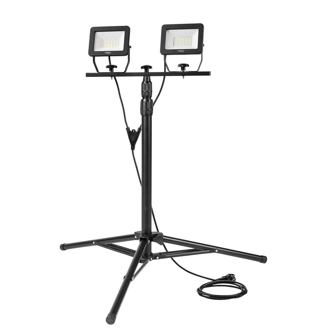 TOP-99-061--Reflektor pojedynczy NEO moc 2 x 30W, 5400 lumenów, 230V 50Hz, SMD LED, czas pracy 25 000h, 6500K, aluminiowy korpus, IP65, CRI Ra  80, kąt świecenia 120 stopni, ON/OFF  15 000 cykli, przewód z wtyczką 3m, temperatura pracy -25+45, współczynnik mocy 