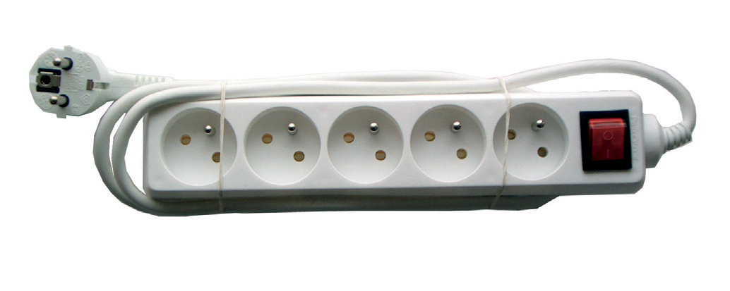 LEC-URZ3032-1.5--Przedłużacz sieciowy 5 gniazd z przełącznikiem230-240V AC 50Hz 10A(max), 2,4KWat(max)Do użytku wewnętrznego